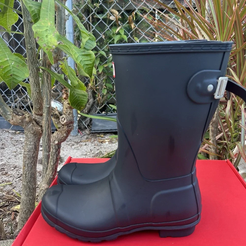 New in Box Size 7 Women's Hunter Original Short Rain Boot Black Matte
